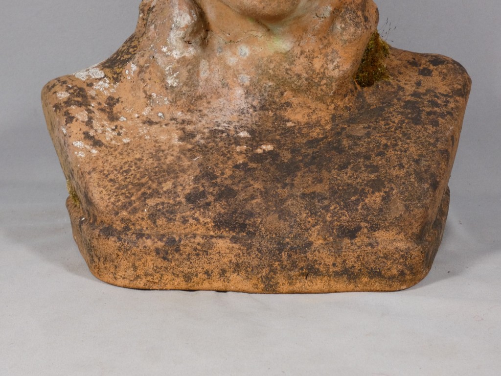 Décor de jardin, buste en terre cuite d'une femme, époque XX ème – Image 7