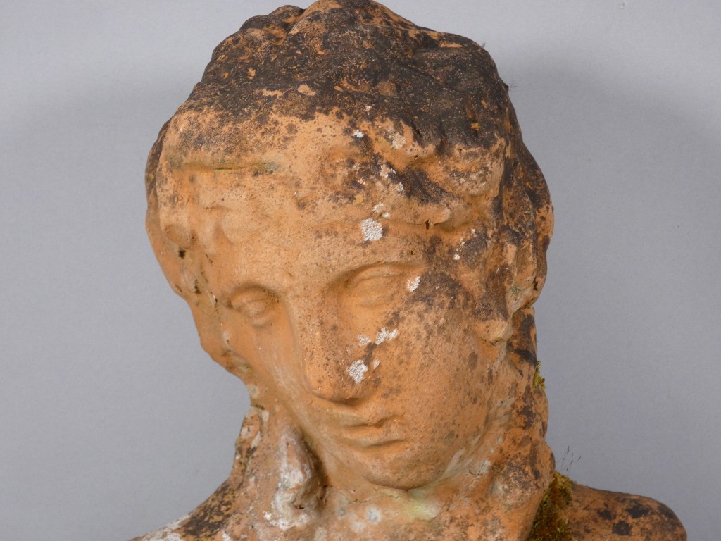Décor de jardin, buste en terre cuite d'une femme, époque XX ème – Image 3