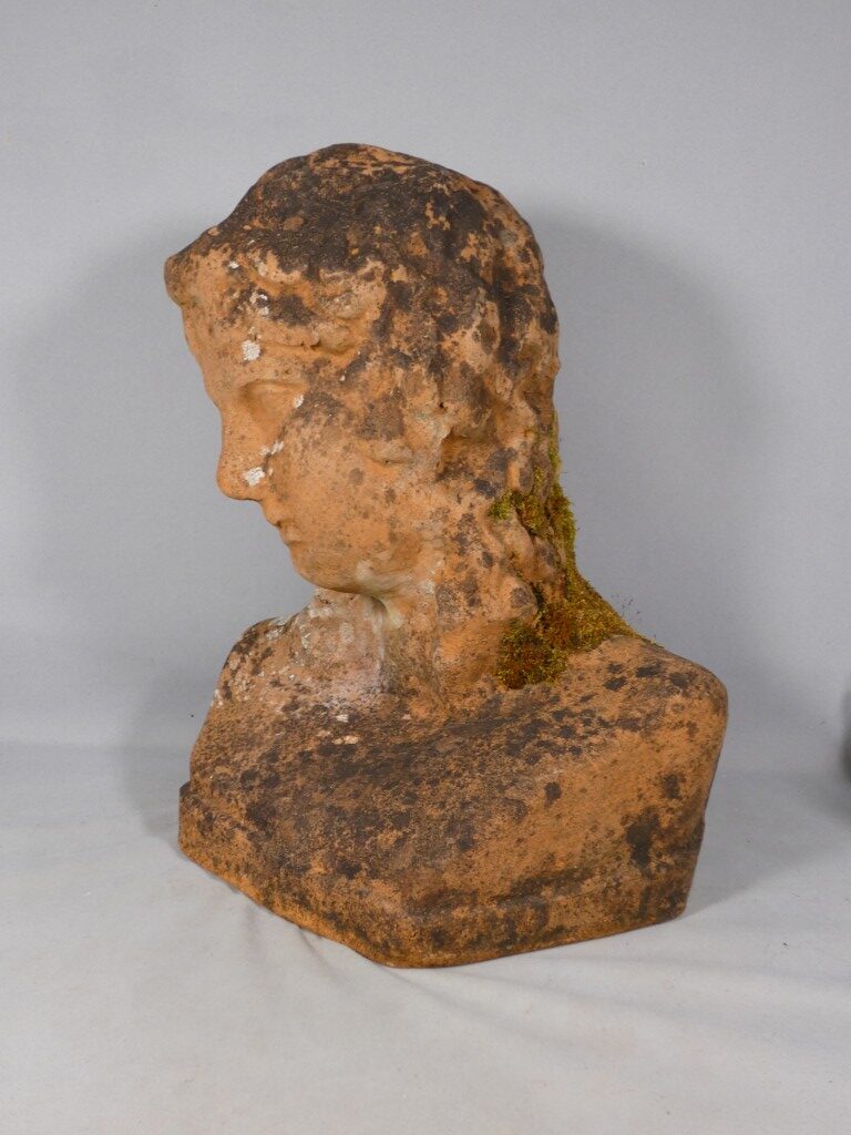 Décor de jardin, buste en terre cuite d'une femme, époque XX ème – Image 4