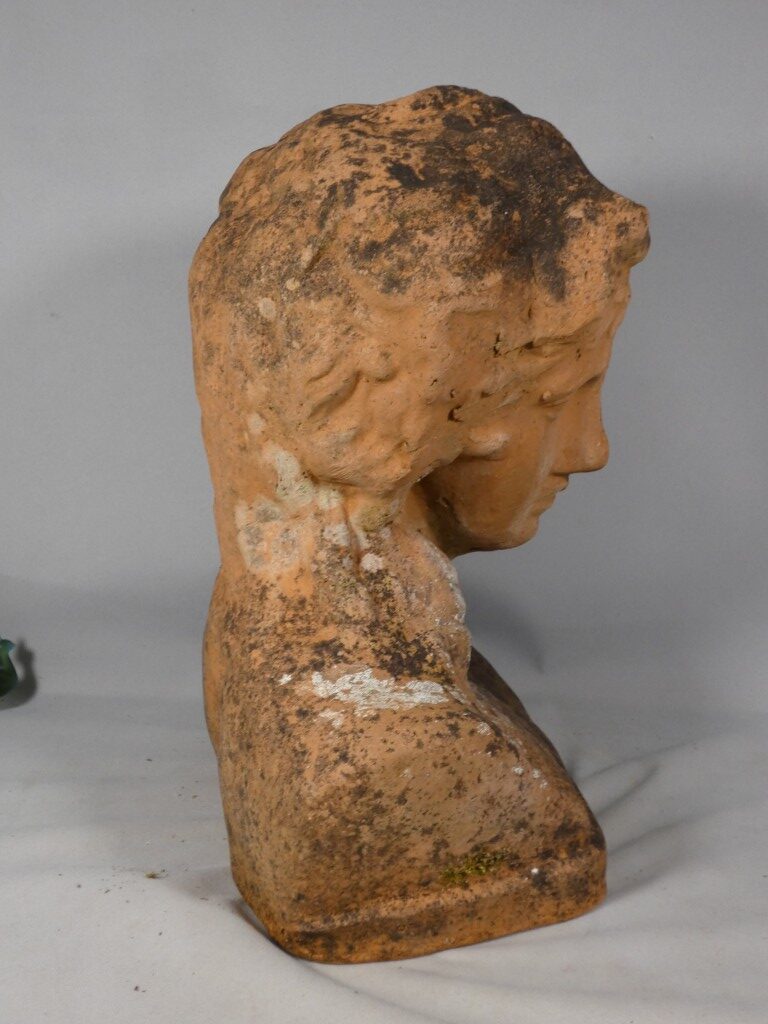 Décor de jardin, buste en terre cuite d'une femme, époque XX ème – Image 8