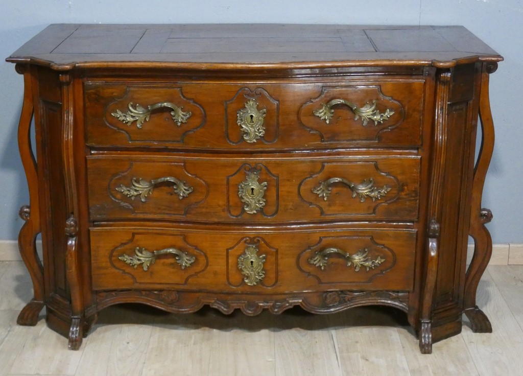 Importante commode Mazarine en merisier massif – Époque Louis XIV / Régence – début XVIII ème – Image 3