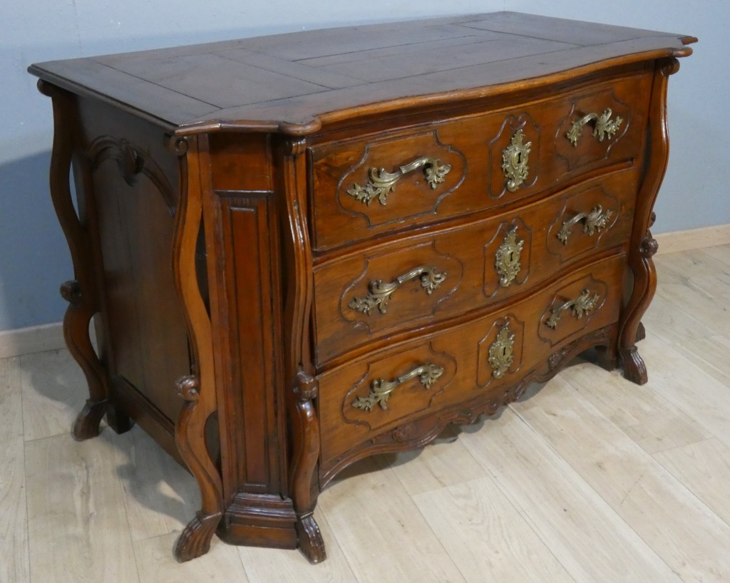 Importante commode Mazarine en merisier massif – Époque Louis XIV / Régence – début XVIII ème – Image 2
