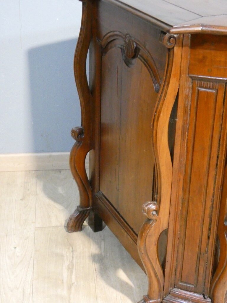 Importante commode Mazarine en merisier massif – Époque Louis XIV / Régence – début XVIII ème – Image 4