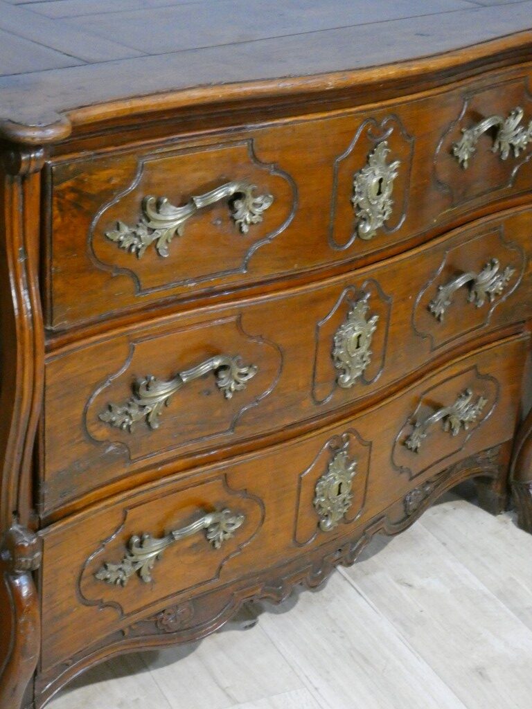 Importante commode Mazarine en merisier massif – Époque Louis XIV / Régence – début XVIII ème – Image 12