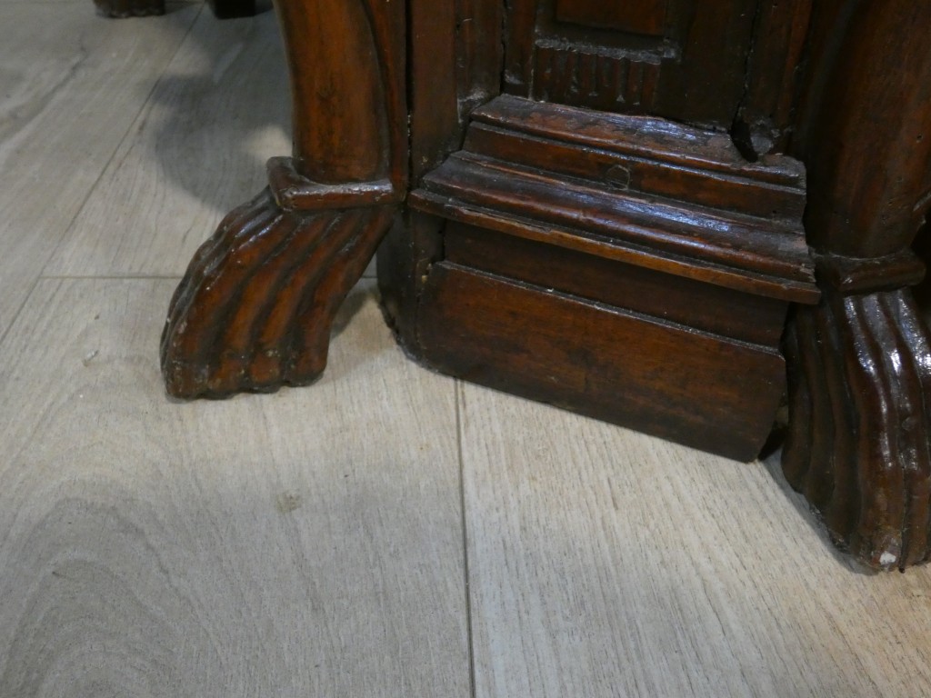 Importante commode Mazarine en merisier massif – Époque Louis XIV / Régence – début XVIII ème – Image 21