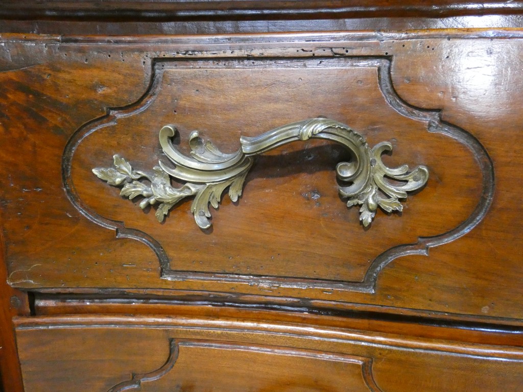 Importante commode Mazarine en merisier massif – Époque Louis XIV / Régence – début XVIII ème – Image 17