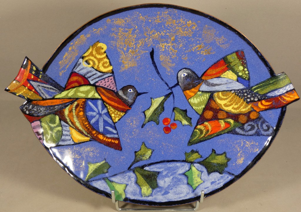 Léa Sham’s – Grande coupe en émail de Limoges aux oiseaux et au houx – 40 cm