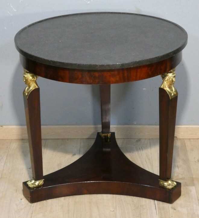 Guéridon tripode d’époque Empire en acajou, bronzes dorés et marbre noir, vers 1810-1820 – Image 3