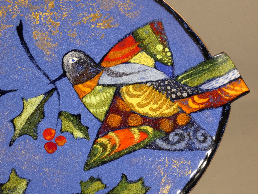 Léa Sham’s – Grande coupe en émail de Limoges aux oiseaux et au houx – 40 cm – Image 4