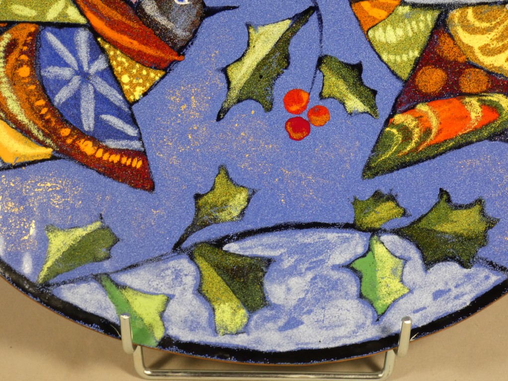 Léa Sham’s – Grande coupe en émail de Limoges aux oiseaux et au houx – 40 cm – Image 5
