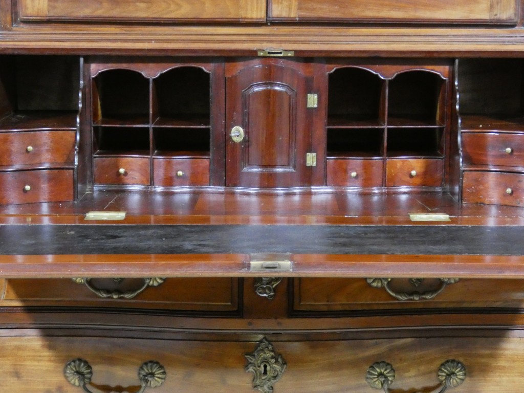 Important scriban-bibliothèque bordelais en acajou massif – Époque Louis XV, XVIIIe siècle – Image 7