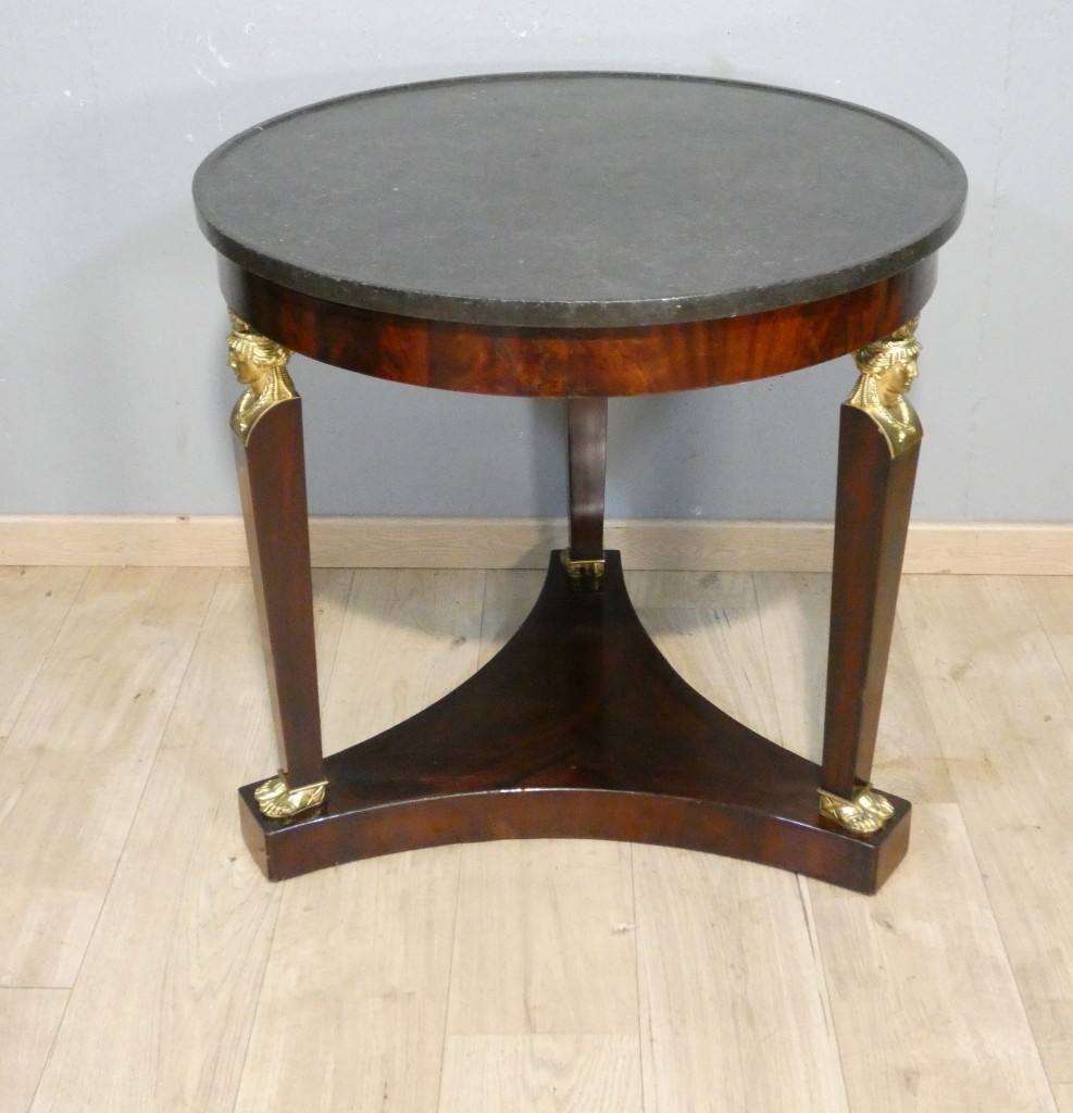 Guéridon tripode d’époque Empire en acajou, bronzes dorés et marbre noir, vers 1810-1820 – Image 5