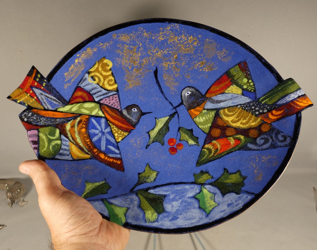 Léa Sham’s – Grande coupe en émail de Limoges aux oiseaux et au houx – 40 cm – Image 7