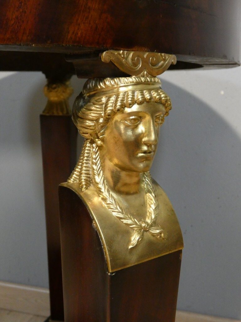 Guéridon tripode d’époque Empire en acajou, bronzes dorés et marbre noir, vers 1810-1820 – Image 2