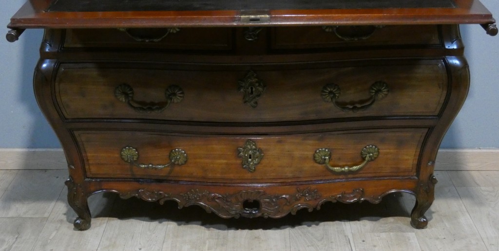Important scriban-bibliothèque bordelais en acajou massif – Époque Louis XV, XVIIIe siècle – Image 9