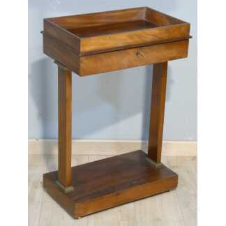 Table de salon en acajou et placage d’acajou, époque Empire-Restauration, début XIXe siècle