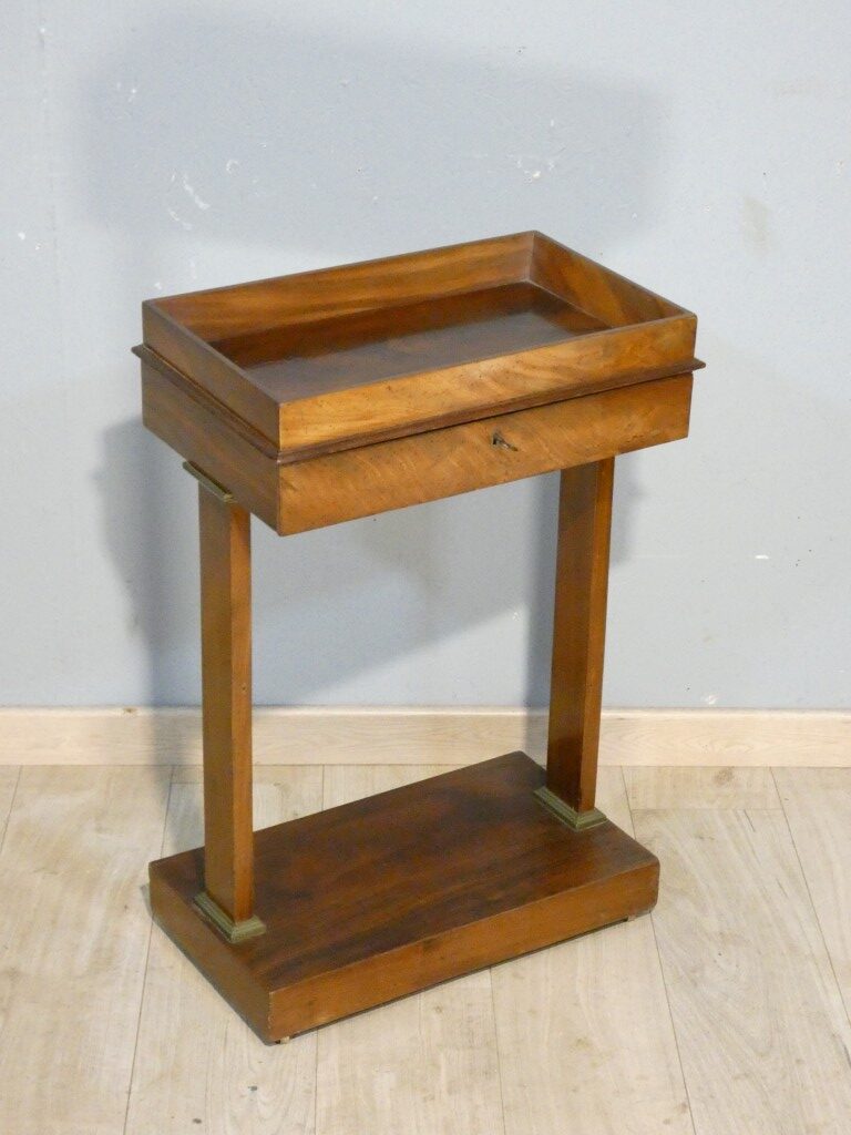 Table de salon en acajou et placage d’acajou, époque Empire-Restauration, début XIXe siècle – Image 2