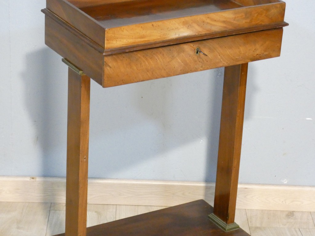 Table de salon en acajou et placage d’acajou, époque Empire-Restauration, début XIXe siècle – Image 4