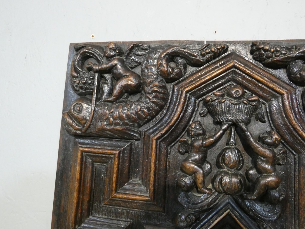 Paire de panneaux Renaissance en chêne sculpté – Scènes de Charité – Flandres, vers 1600 – Image 18