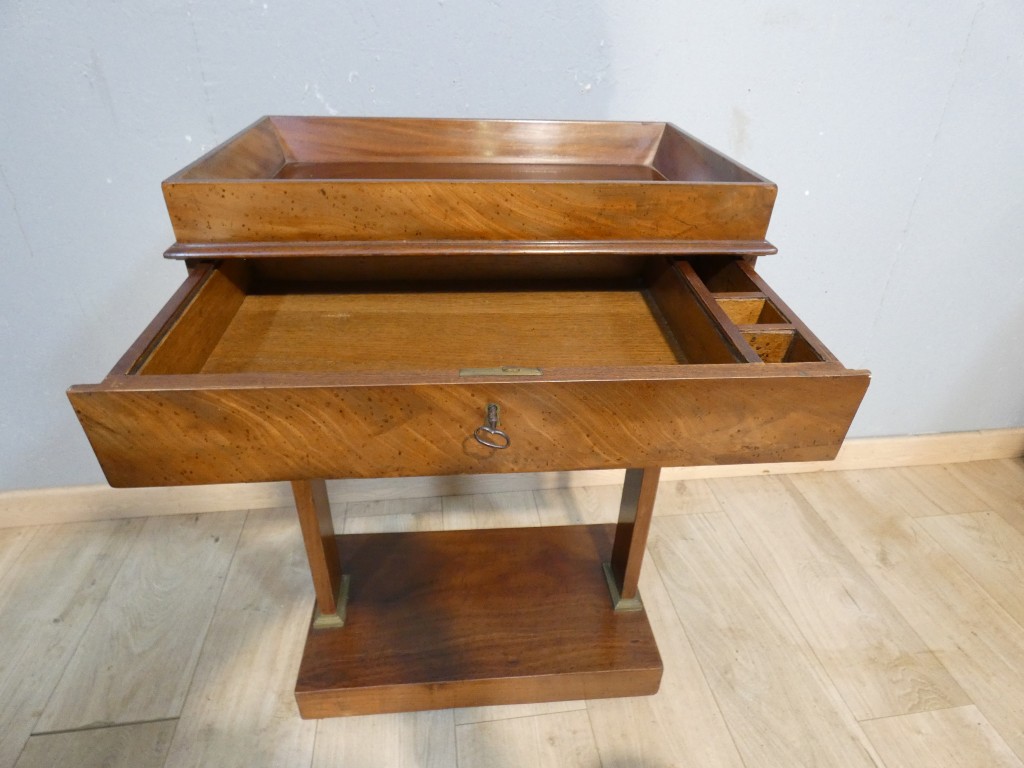 Table de salon en acajou et placage d’acajou, époque Empire-Restauration, début XIXe siècle – Image 8