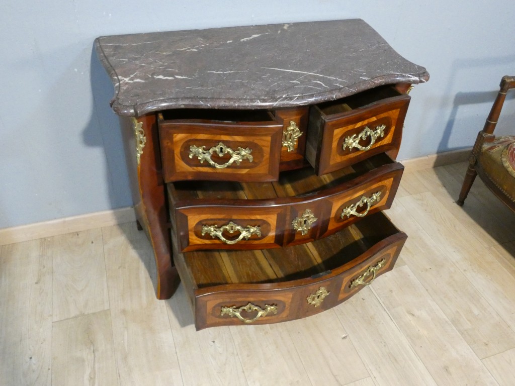 Commode Louis XV estampillée A. Moreau – placage de bois de rose, XVIIIe siècle – Image 5