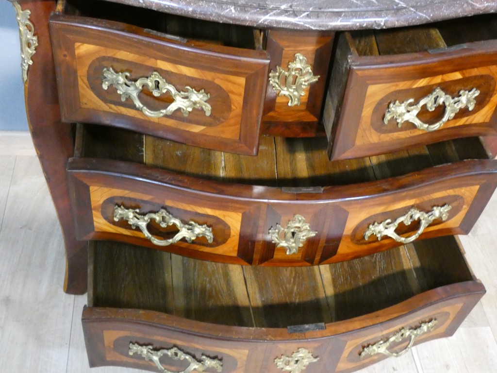 Commode Louis XV estampillée A. Moreau – placage de bois de rose, XVIIIe siècle – Image 7