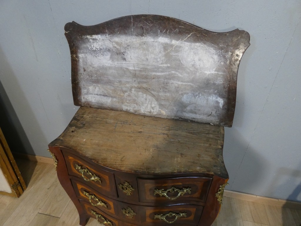 Commode Louis XV estampillée A. Moreau – placage de bois de rose, XVIIIe siècle – Image 13