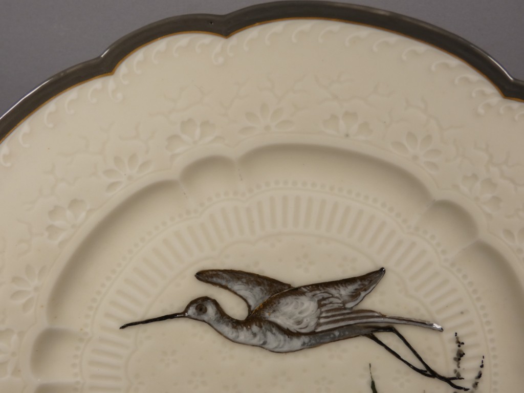 Haviland & Cie – Albert Dammouse – Assiette japonisante au héron en vol, Limoges vers 1885 – Image 3