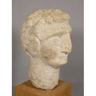 Tête votive de jeune homme en pierre calcaire – Art gallo-romain, Ier-IIIe siècle ap. J.-C.