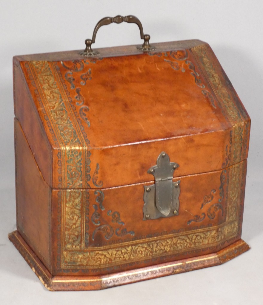 Coffret porte courrier ou papier en cuir style XVIII ème, époque XX ème – Image 2
