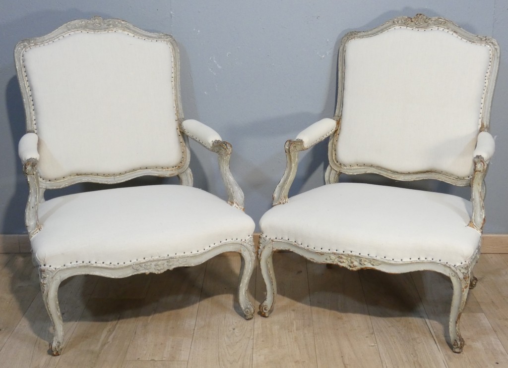 SENE LE PERE – Vers 1745- Paire de fauteuils à la Reine d'époque Louis XV estampillés XVIII ème
