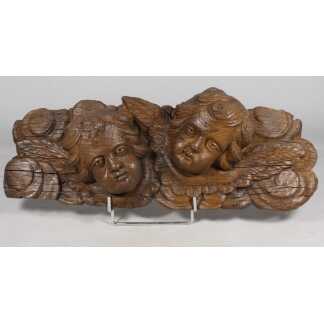 Deux Têtes d’Angelots Ailés en Chêne Sculpté – Élément de Retable, XVIIe Siècle