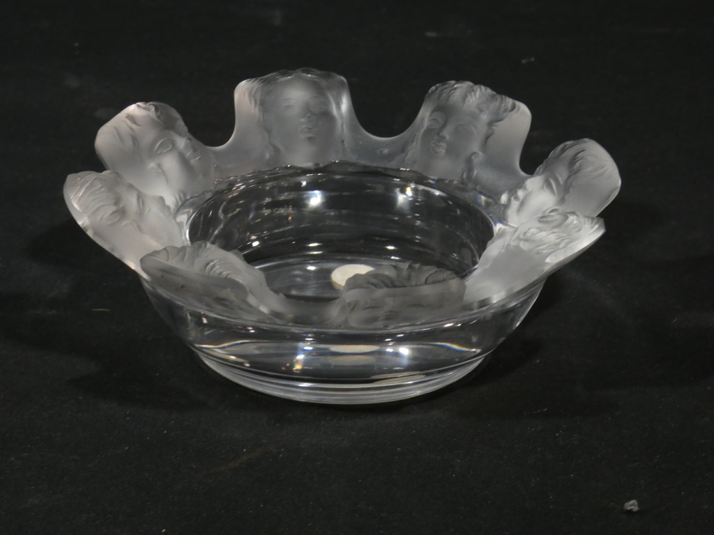 Lalique France – Vide-poche / cendrier modèle Saint-Nicolas aux huit visages – Cristal satiné – Image 2