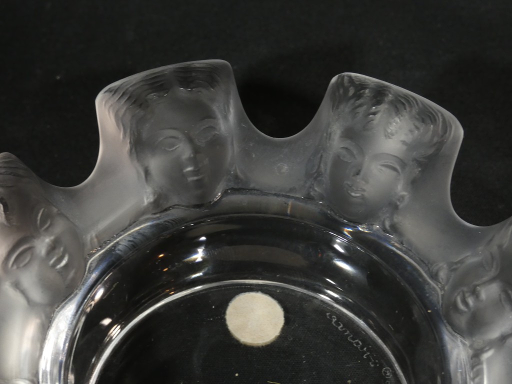 Lalique France – Vide-poche / cendrier modèle Saint-Nicolas aux huit visages – Cristal satiné – Image 3
