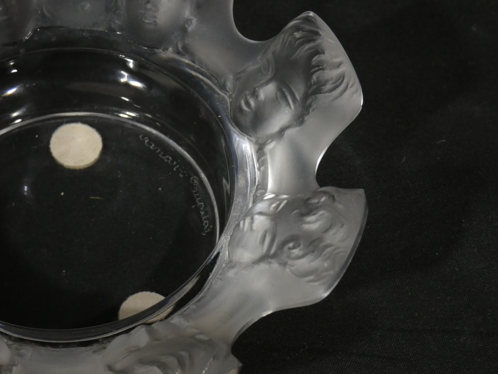 Lalique France – Vide-poche / cendrier modèle Saint-Nicolas aux huit visages – Cristal satiné – Image 4