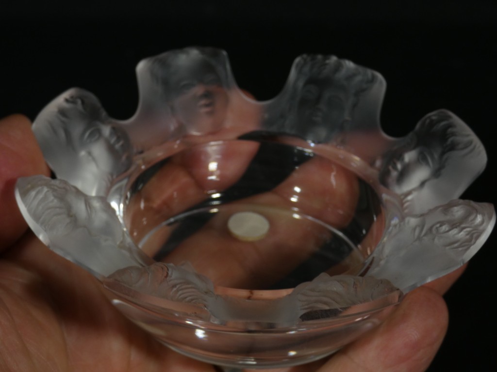Lalique France – Vide-poche / cendrier modèle Saint-Nicolas aux huit visages – Cristal satiné – Image 5