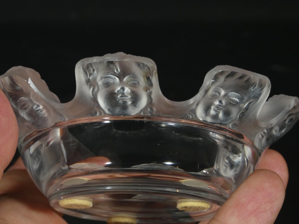 Lalique France – Vide-poche / cendrier modèle Saint-Nicolas aux huit visages – Cristal satiné – Image 6