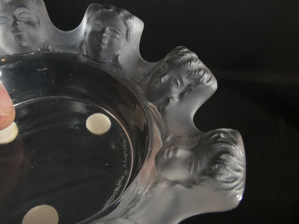 Lalique France – Vide-poche / cendrier modèle Saint-Nicolas aux huit visages – Cristal satiné – Image 11