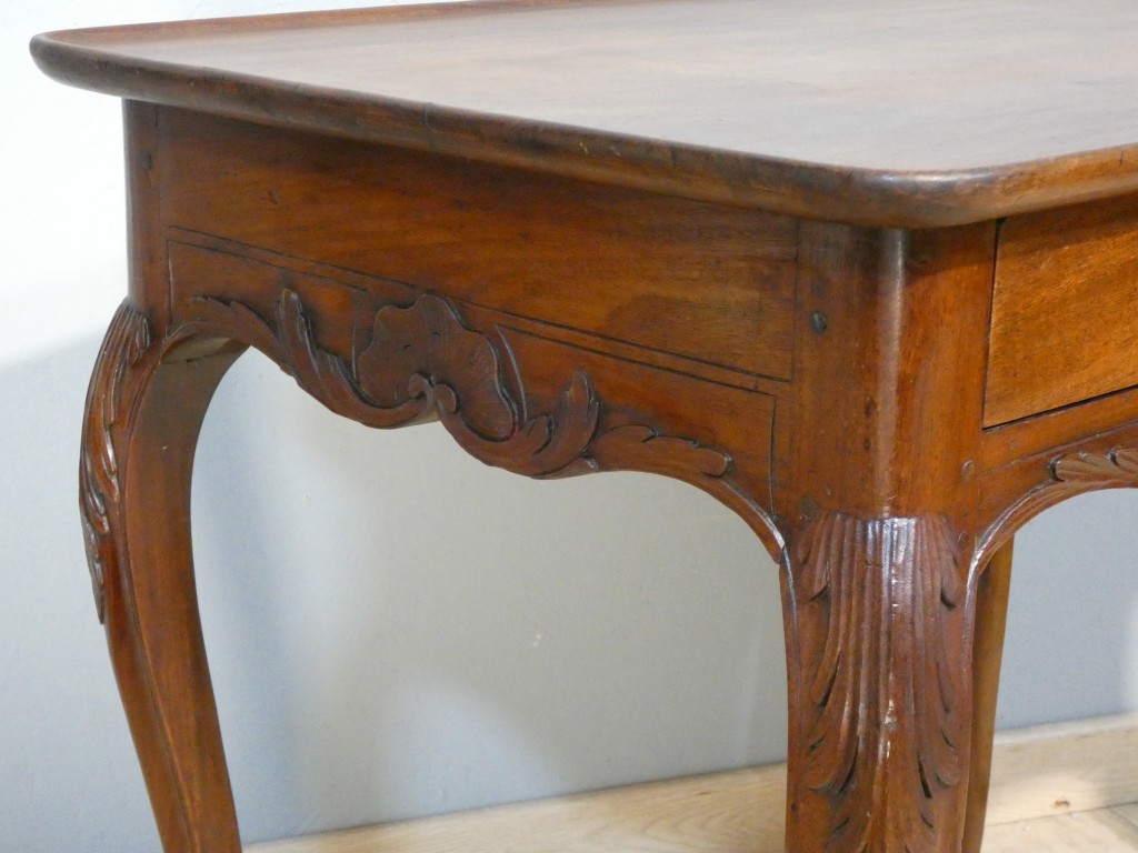 Table cabaret bordelaise d'époque Louis XV en acajou massif sculpté – XVIIIe siècle – Image 2