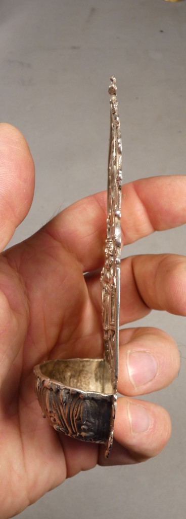 Bénitier de dévotion en argent massif à la Vierge à l’Enfant – style néogothique, XIXe siècle – Image 6