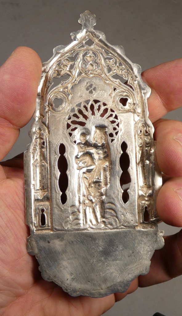 Bénitier de dévotion en argent massif à la Vierge à l’Enfant – style néogothique, XIXe siècle – Image 7