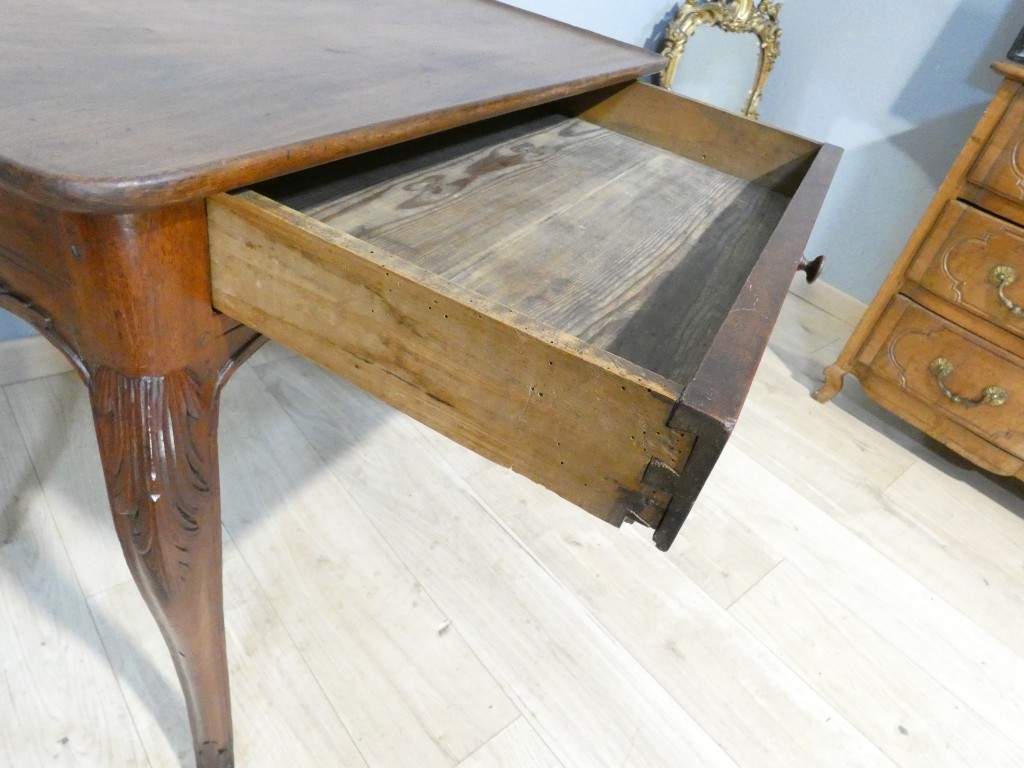 Table cabaret bordelaise d'époque Louis XV en acajou massif sculpté – XVIIIe siècle – Image 7