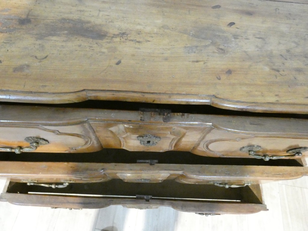 Commode arbalète en merisier d’époque Louis XV – XVIIIe siècle – Image 9