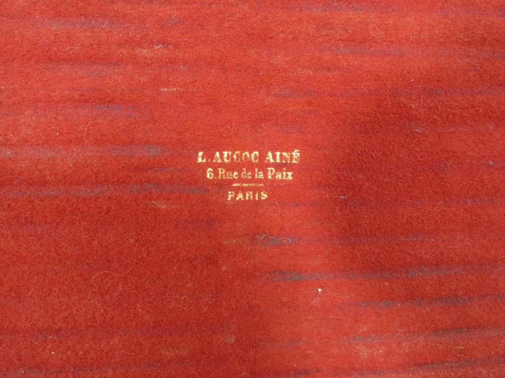 Service de 24 couteaux japonais en bronze patiné et doré, époque Meiji – coffret Aucoc Aîné – Image 36
