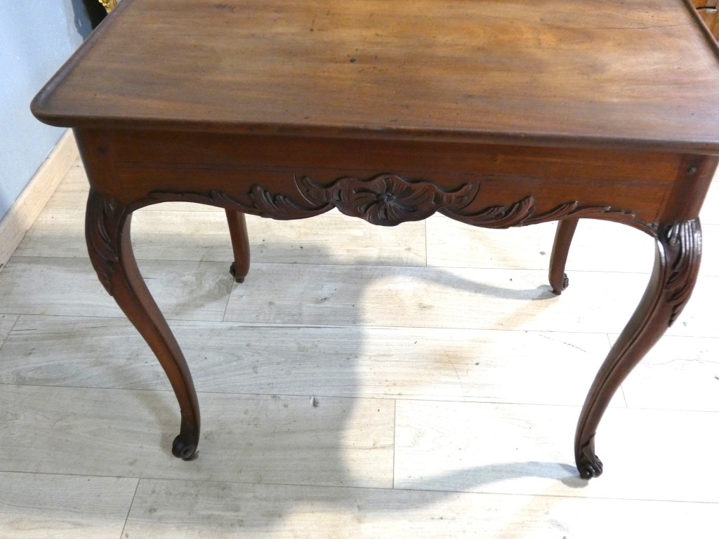 Table cabaret bordelaise d'époque Louis XV en acajou massif sculpté – XVIIIe siècle – Image 13