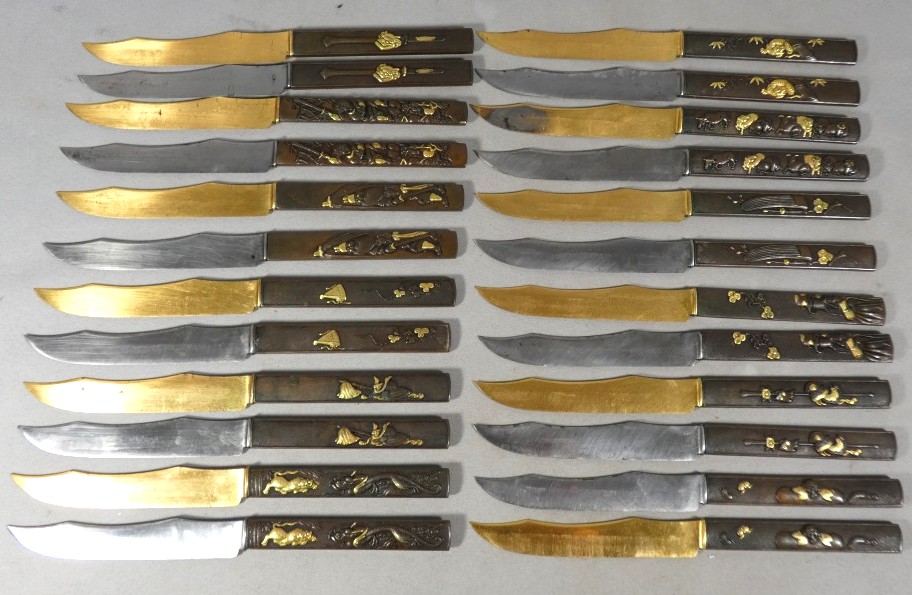 Service de 24 couteaux japonais en bronze patiné et doré, époque Meiji – coffret Aucoc Aîné – Image 2