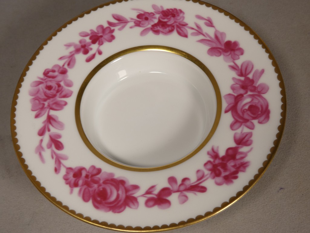 Tasse trembleuse couverte et sa soucoupe – décor Louis XV – Ancienne Manufacture Royale Limoges – Image 7