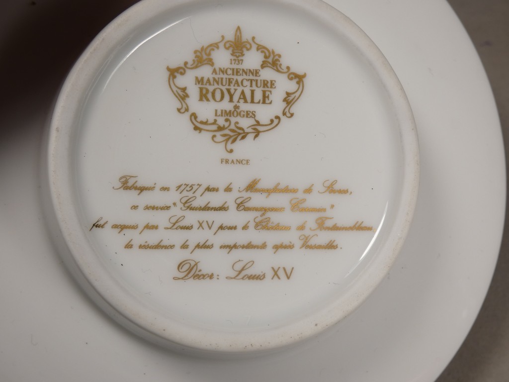 Tasse trembleuse couverte et sa soucoupe – décor Louis XV – Ancienne Manufacture Royale Limoges – Image 9