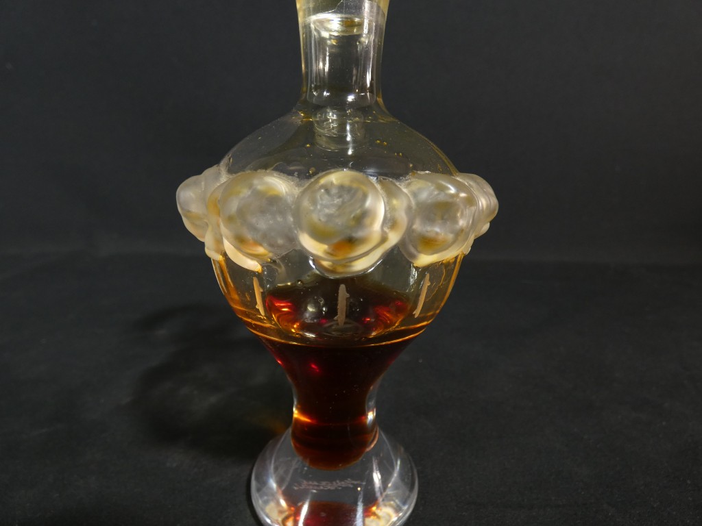 Lalique – Flacon à parfum « Martine » en cristal à décor de roses, 1980 – Image 2