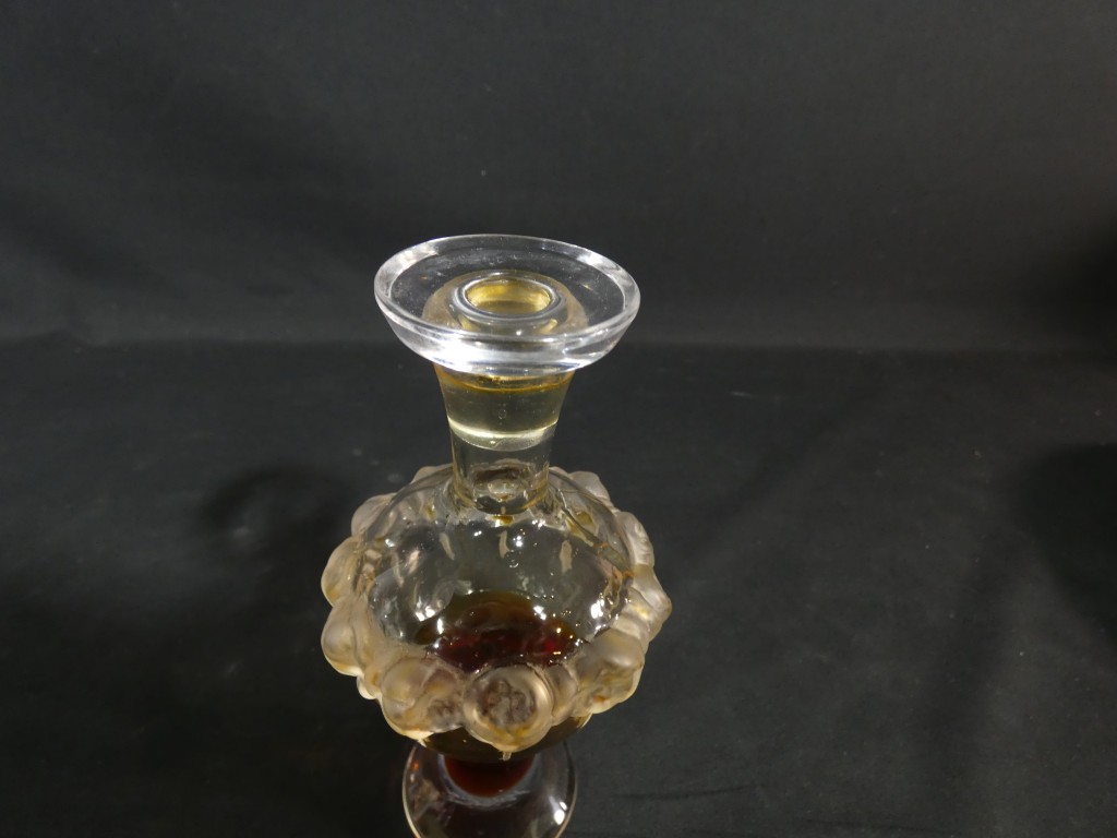 Lalique – Flacon à parfum « Martine » en cristal à décor de roses, 1980 – Image 3